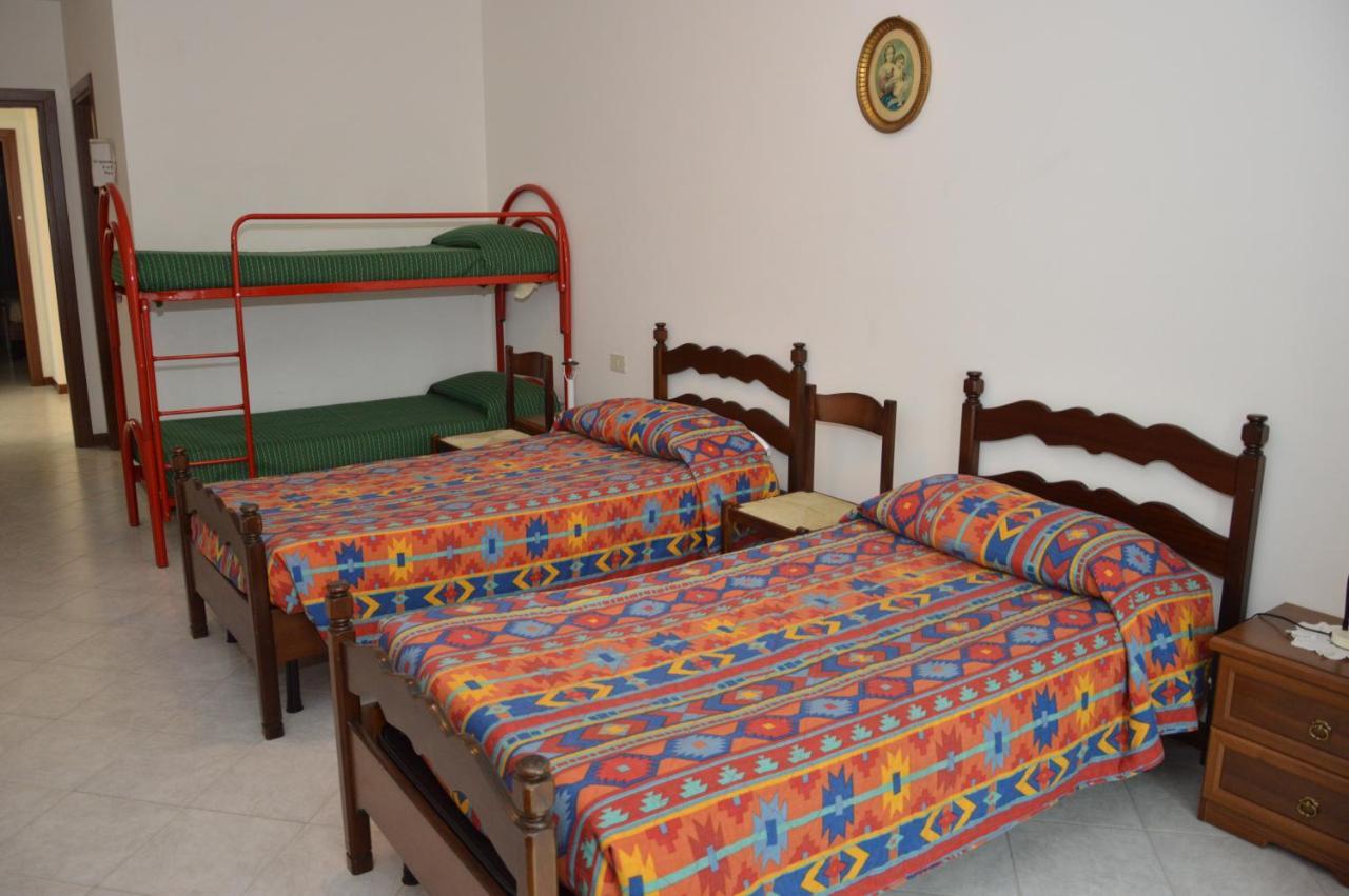 Domus Achille Fosco Hotell Ciampino Exteriör bild