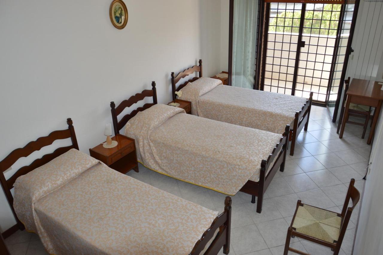 Domus Achille Fosco Hotell Ciampino Exteriör bild
