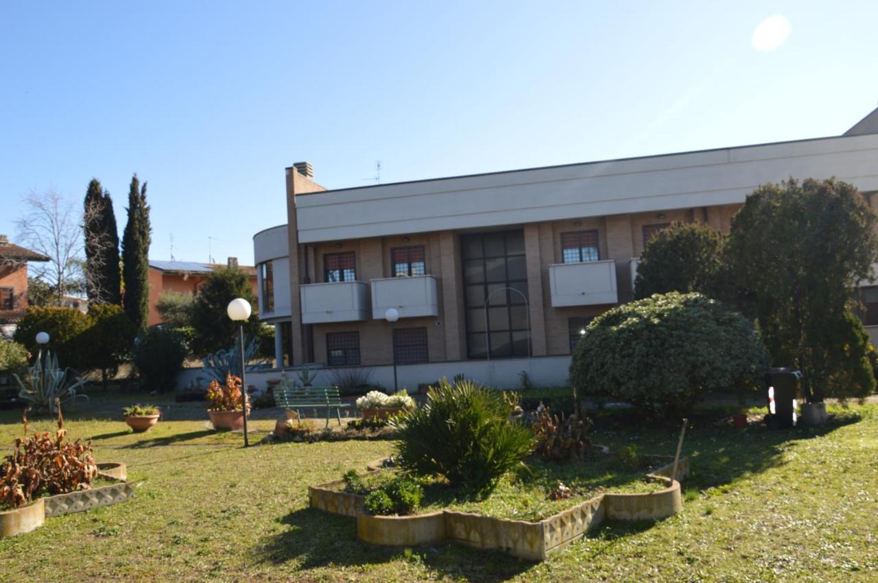 Domus Achille Fosco Hotell Ciampino Exteriör bild